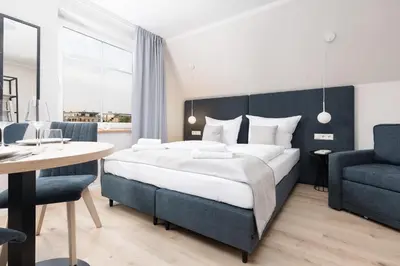 Ein Bett oder Betten in einem Zimmer der Unterkunft Apartments an der Vorderreihe - Parkplätze nach Verfügbarkeit