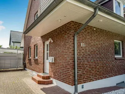 Das Gebäude in dem sich das Ferienhaus befindet
