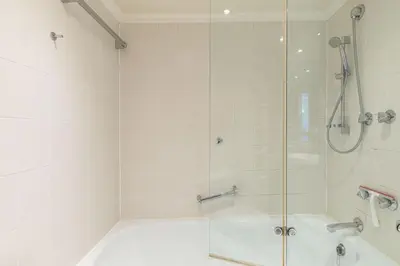 Ein Badezimmer in der Unterkunft Trelleborgallee, Fewo 140