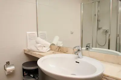 Ein Badezimmer in der Unterkunft Trelleborgallee, Fewo 181