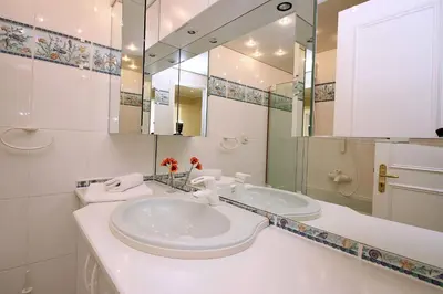 Ein Badezimmer in der Unterkunft Trelleborgallee, Fewo 153