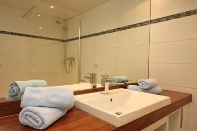 Ein Badezimmer in der Unterkunft Trelleborgallee, Fewo 201