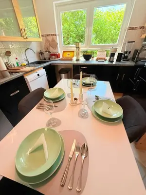 Grundriss der Unterkunft Garden Lakehouse Sauna Kamin Grill Billard Darts Modernes Ferienhaus in Seenähe mit Garten und Spielbereich