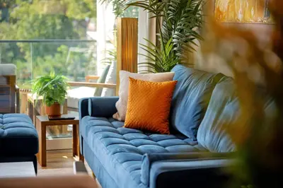 Ein Sitzbereich in der Unterkunft MAISUITES Eisvogel - Zentrale Luxuswohnung mit direktem Seeblick I Bis 4 Personen I Premiumküche I Boxspringbett I Kaffeevollautomat I Parkplatz I Barrierearm & Aufzug