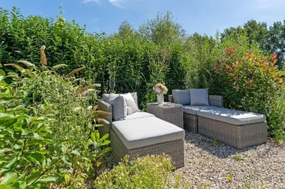 Ein Garten an der Unterkunft Achtern Hoff
