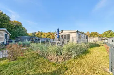 Ein Garten an der Unterkunft Ostseecamp Ferienhaus 