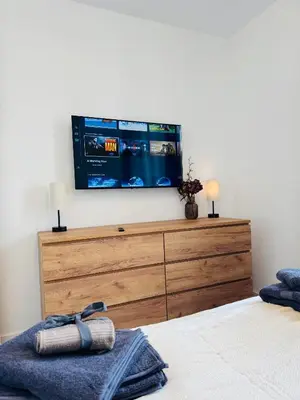 Ein Bett oder Betten in einem Zimmer der Unterkunft Familientraum 10min zur Ostsee und nach Lübeck Zentrum mit Parkplatz & Balkon