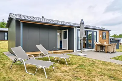 Das Gebäude in dem sich das Ferienhaus befindet
