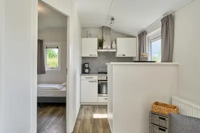 Küche/Küchenzeile in der Unterkunft Süsel Seeparx Ferienhaus Tjelle