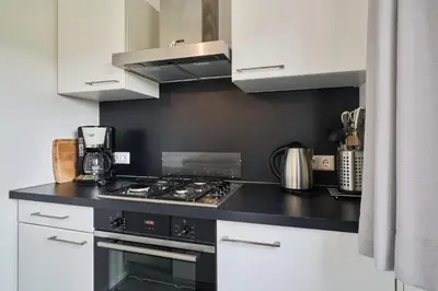 Küche/Küchenzeile in der Unterkunft Süsel Seeparx Ferienhaus Seeliebe