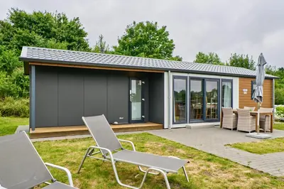 Das Gebäude in dem sich das Ferienhaus befindet