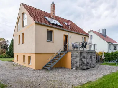 Das Gebäude in dem sich das Ferienhaus befindet