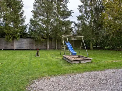 Ein Garten an der Unterkunft Attic Apartment with Garden Access