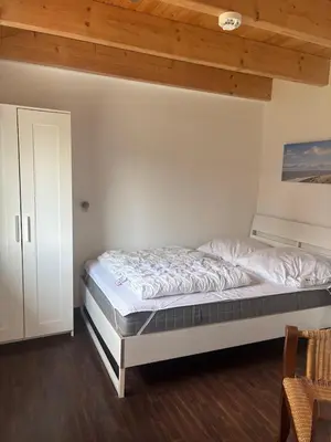 Ein Bett oder Betten in einem Zimmer der Unterkunft Familienfreundliches Ferienhaus am Priwallstrand