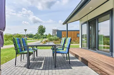 Ein Balkon oder eine Terrasse in der Unterkunft Süsel Seeparx Ferienhaus Wassermann