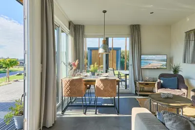 Ein Sitzbereich in der Unterkunft Süsel Seeparx Ferienhaus Chalet Relax-Inn