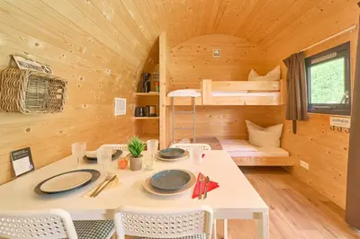 Ein Bett oder Betten in einem Zimmer der Unterkunft Süsel Seeparx Ferienhaus Boarder's Heaven