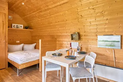 Ein Bett oder Betten in einem Zimmer der Unterkunft Süsel Seeparx Ferienhaus Moby Dick