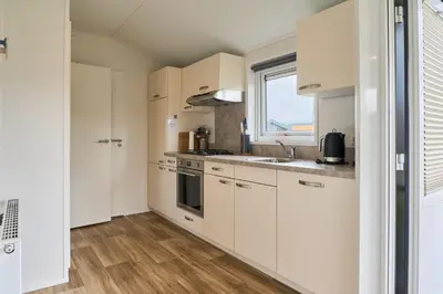 Küche/Küchenzeile in der Unterkunft Süsel Seeparx Ferienhaus Carla
