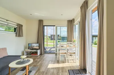 Ein Sitzbereich in der Unterkunft Süsel Seeparx Ferienhaus Sonnenschein