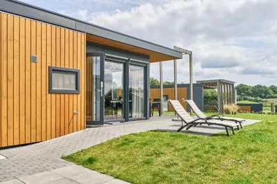 Ein Garten an der Unterkunft Süsel Seeparx Ferienhaus Delphin