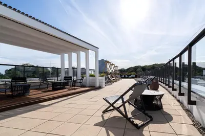 Ein Balkon oder eine Terrasse in der Unterkunft Godewindpark Deluxe-Apartment 2-10 mit Balkon und schönem Gartenblick