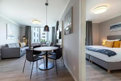 Ein Bett oder Betten in einem Zimmer der Unterkunft Godewindpark Deluxe-Apartment 1-07 mit West-Loggia