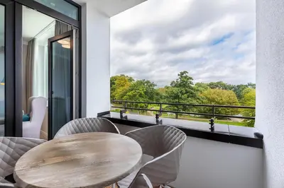 Ein Balkon oder eine Terrasse in der Unterkunft Godewindpark Exklusives Apartment 3-10