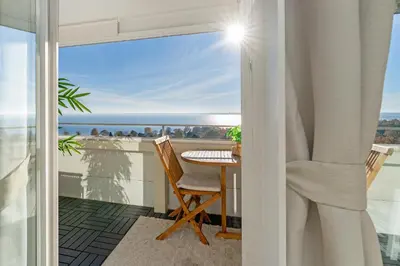 Ein Balkon oder eine Terrasse in der Unterkunft Panoramic Loft mit Meerblick