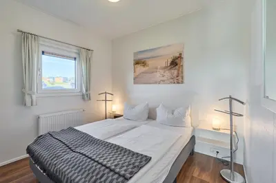 Ein Bett oder Betten in einem Zimmer der Unterkunft Süsel Seeparx Ferienhaus Feldkieker