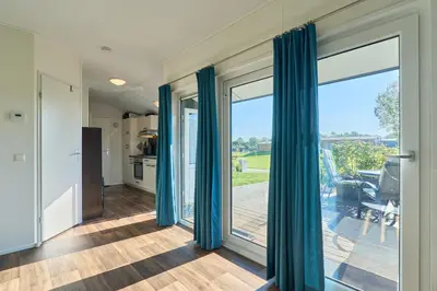 Ein Balkon oder eine Terrasse in der Unterkunft Süsel Seeparx Ferienhaus Wellenzauber