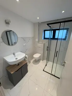 Ein Badezimmer in der Unterkunft Modernes 2 Zimmer Souterrain Apartment - zentral - nahe Hamburg & Lübeck
