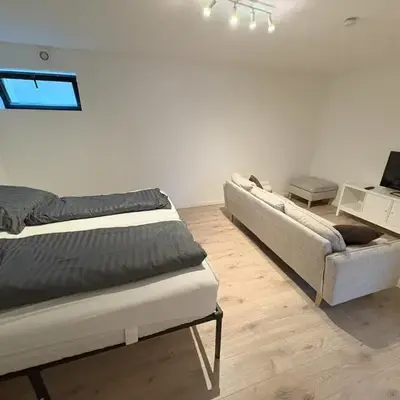 Modernes 2 Zimmer Souterrain Apartment - zentral - nahe Hamburg & Lübeck