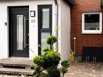 Das Gebäude in dem sich das Ferienhaus befindet