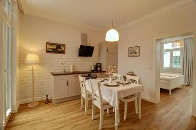 Küche/Küchenzeile in der Unterkunft Villa Johanna App 1- mit zwei Balkonen & Garten - nur wenige Schritte vom Strand
