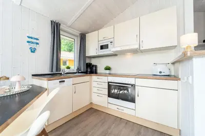 Küche/Küchenzeile in der Unterkunft Freibeuterweg - Dorf 6 Ferienhaus 13