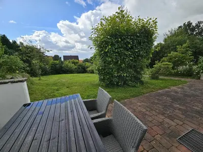 Ein Garten an der Unterkunft Unterdeck