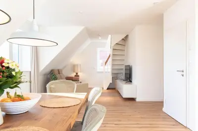 Ein Sitzbereich in der Unterkunft Ferienwohnung Lütt Strandhuus - Scharbeutz