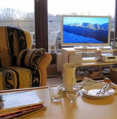 TV/Unterhaltungsangebot in der Unterkunft Haus Seeburg nur 100m zum Strand und Tennisanlage 2 1a
