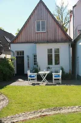 Ein Garten an der Unterkunft Bootshaus