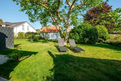 Ein Garten an der Unterkunft Haus FRIEDA, Bude B