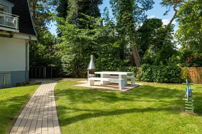 Ein Garten an der Unterkunft Strandhus Nautilus