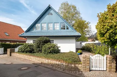 Das Gebäude in dem sich das Ferienhaus befindet