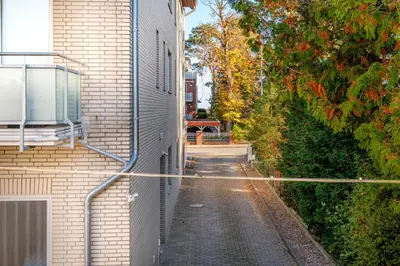 Das Gebäude in dem sich das Ferienhaus befindet