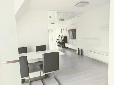 TV/Unterhaltungsangebot in der Unterkunft Helle voll ausgestattete 2 Zi Whg im Grünen