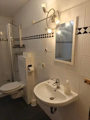 Ein Badezimmer in der Unterkunft Cozy apartment, central & child-friendly