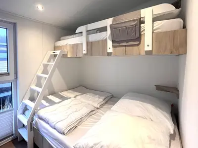 Ein Bett oder Betten in einem Zimmer der Unterkunft Ostseecamp Ferienhaus 