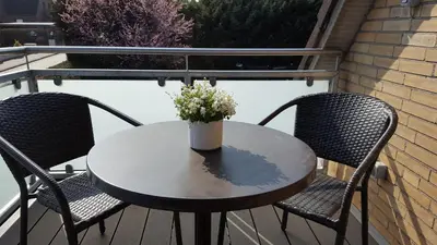 Ein Balkon oder eine Terrasse in der Unterkunft FeWo Machedanz zentrumsnah & ruhig Timmendorfer Strand