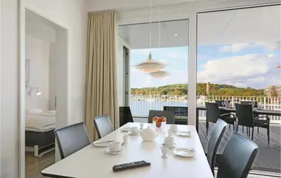 Ein Restaurant oder anderes Speiselokal in der Unterkunft Priwallpromenade 31, Whg 27