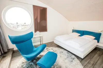 Ein Bett oder Betten in einem Zimmer der Unterkunft KYST 54°10 Floating Home 1